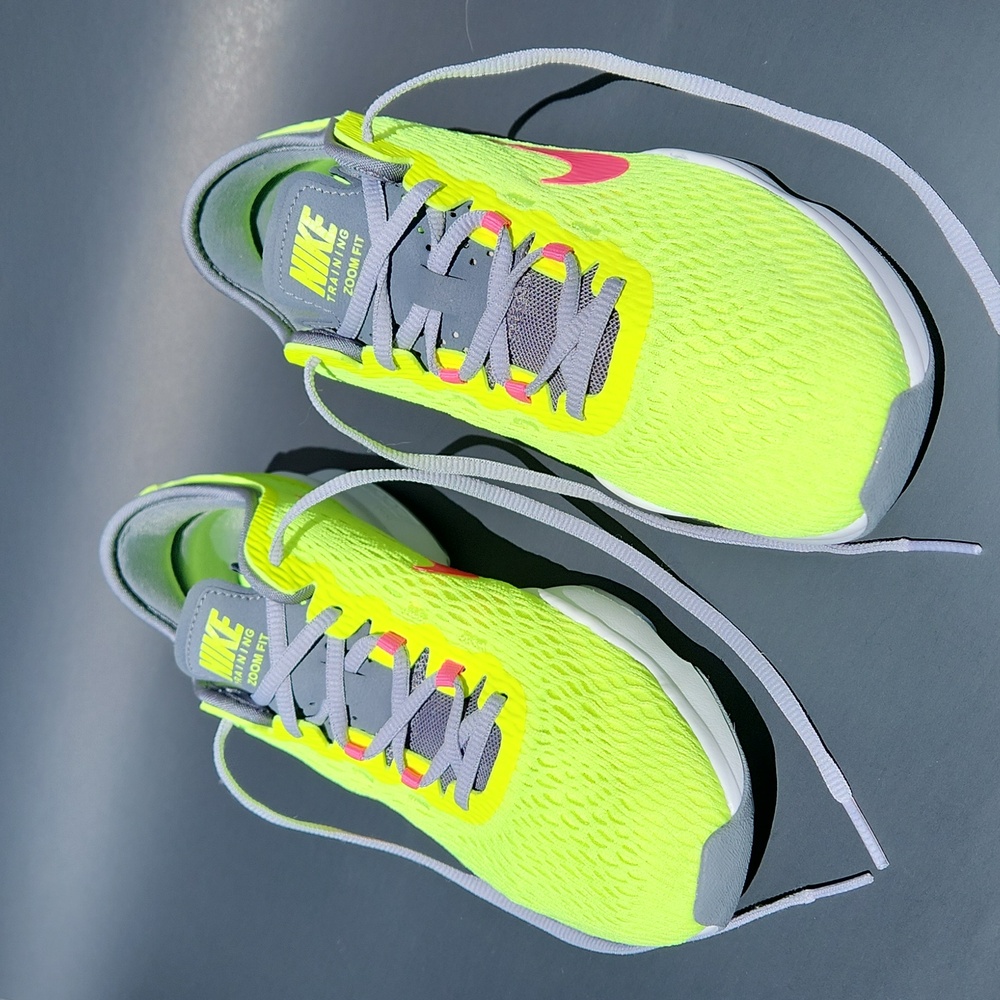 NIKE WOMENS ZOOM FIT TRAINING SHOES SIZE 7.5 Vintage 2014 LIKE NEW! NARR…